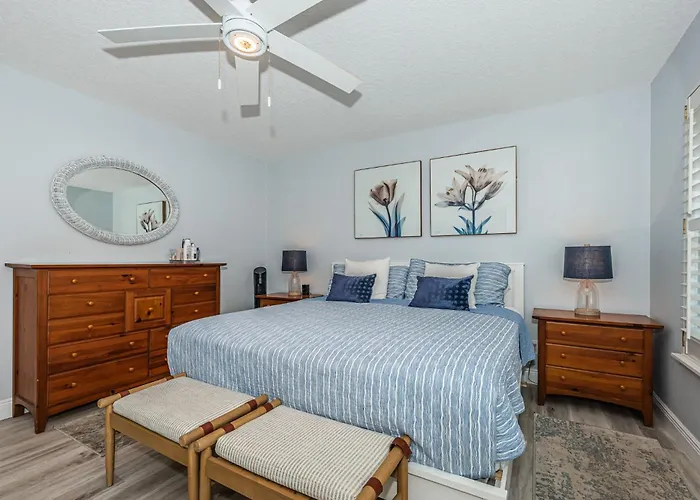 Apartment Peaceful Beachfront 30' Deck With Sweeping Views