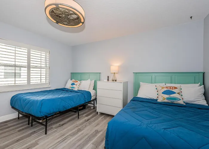Peaceful Beachfront 30' Deck With Sweeping Views Apartment