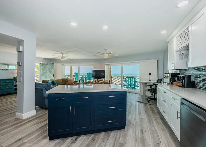 Peaceful Beachfront 30' Deck With Sweeping Views Apartment Clearwater Beach