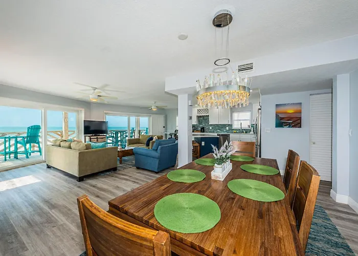 Peaceful Beachfront 30' Deck With Sweeping Views
