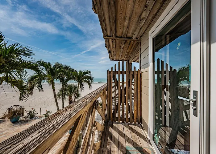 Apartment Peaceful Beachfront 30' Deck With Sweeping Views