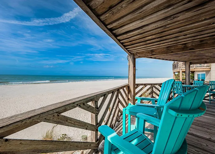 Peaceful Beachfront 30' Deck With Sweeping Views